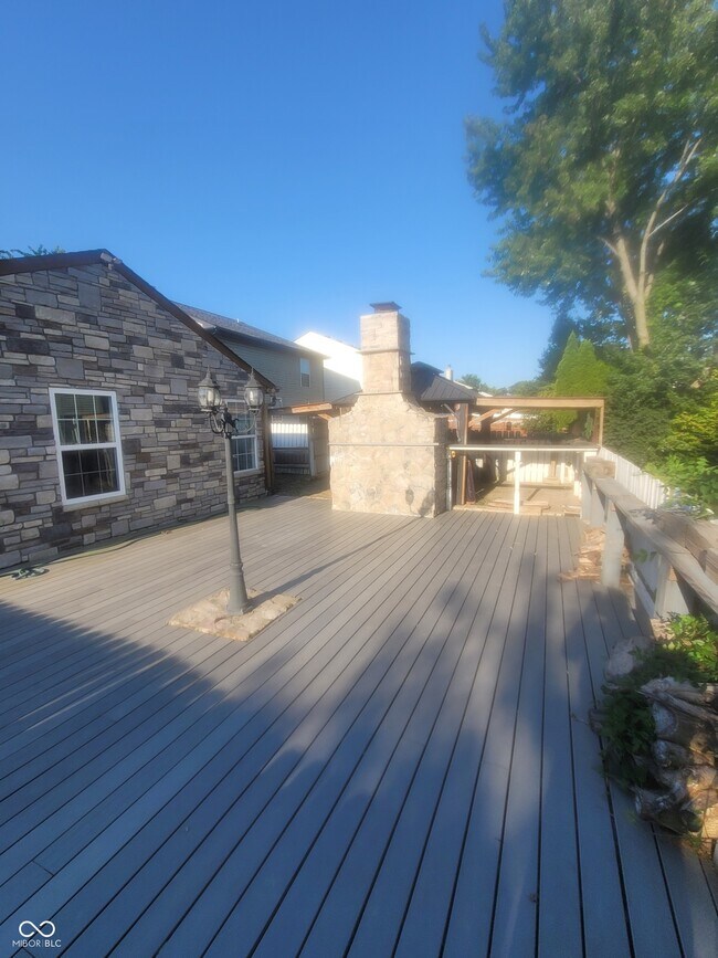Building Photo - 10322 Draycott Ave