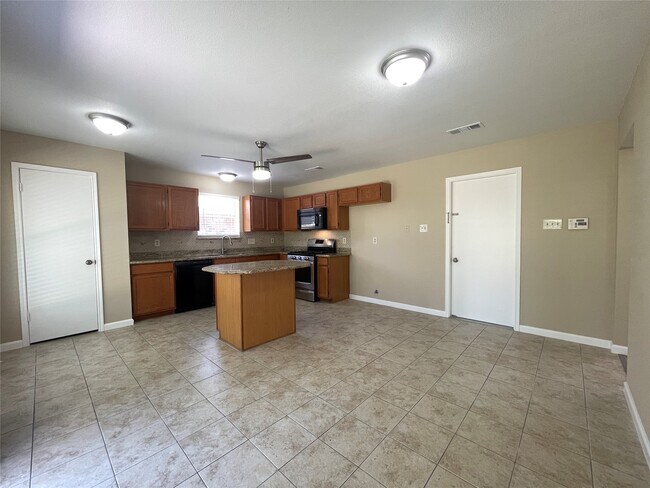 Building Photo - 3611 Shadow Trail