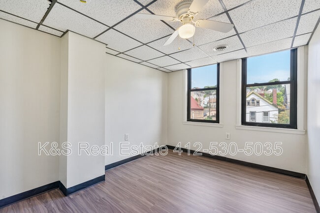 Building Photo - 751 Chartiers Ave