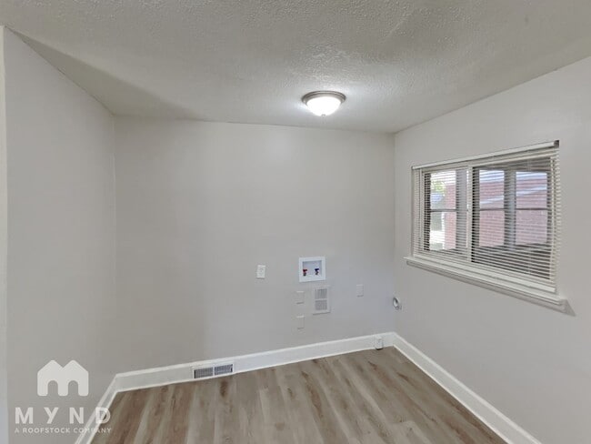 Building Photo - 4922 Statesville Rd