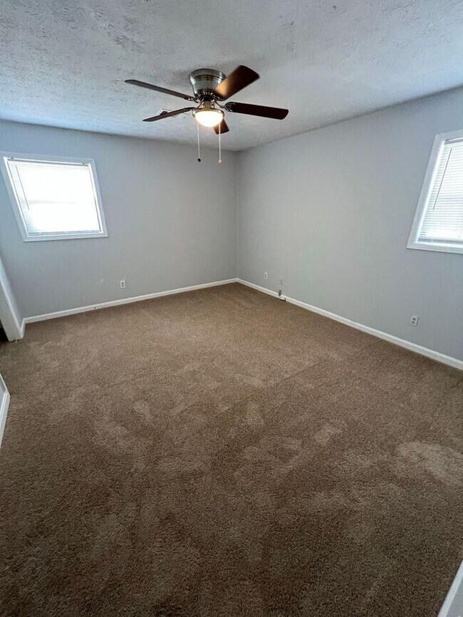 Building Photo - READY NOW!!! 2 Bedroom 2 Bath Ranch Duplex!!!