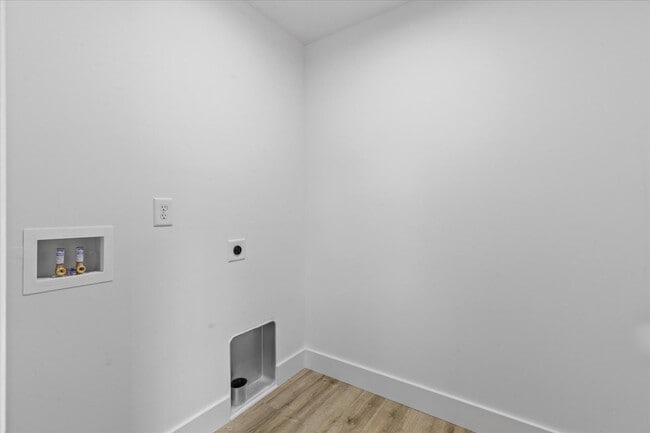 Building Photo - 4131 Porter Ave