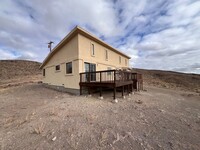 Building Photo - 3 Bedroom 2 Bath Silver Springs Home on 13...