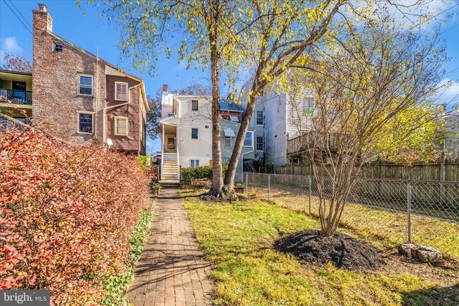 Building Photo - 313 N Market St