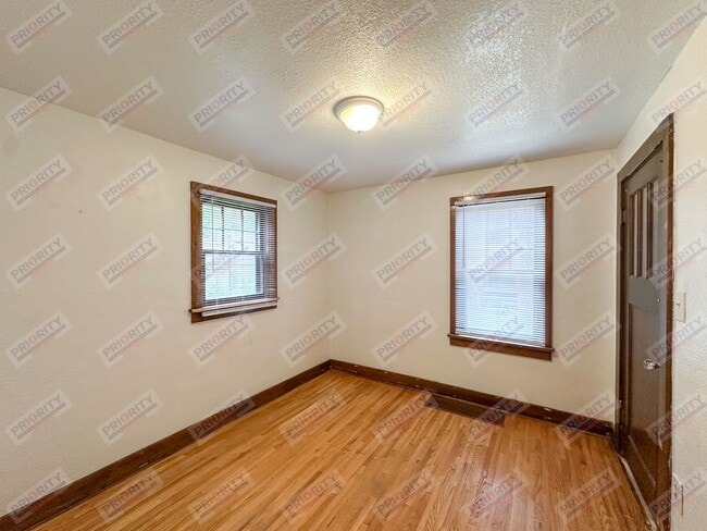 Building Photo - 3 bedroom, 2 bath single-family home