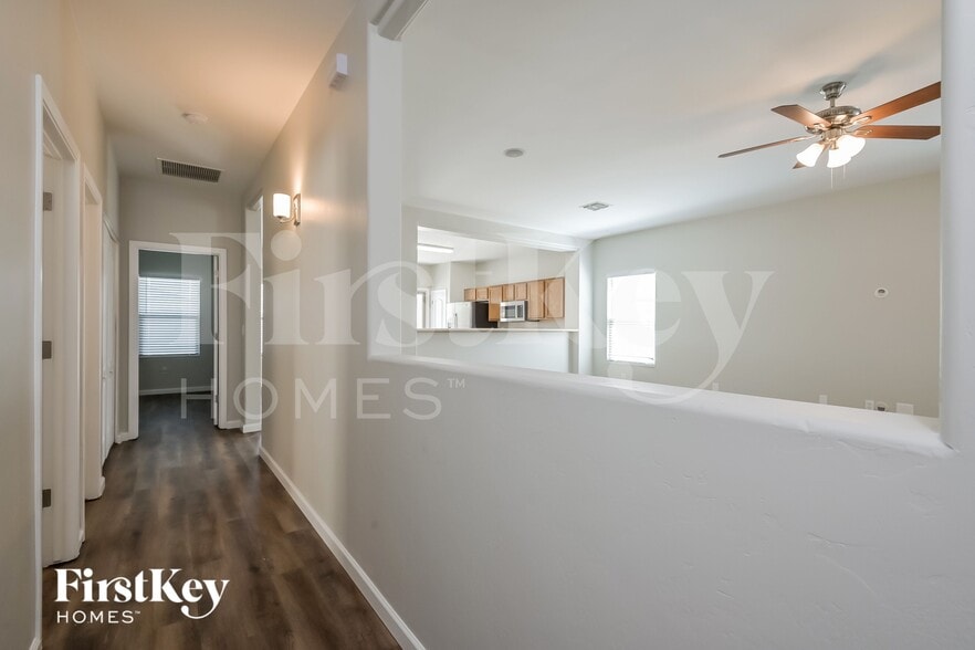 Building Photo - 11366 W Massey Dr