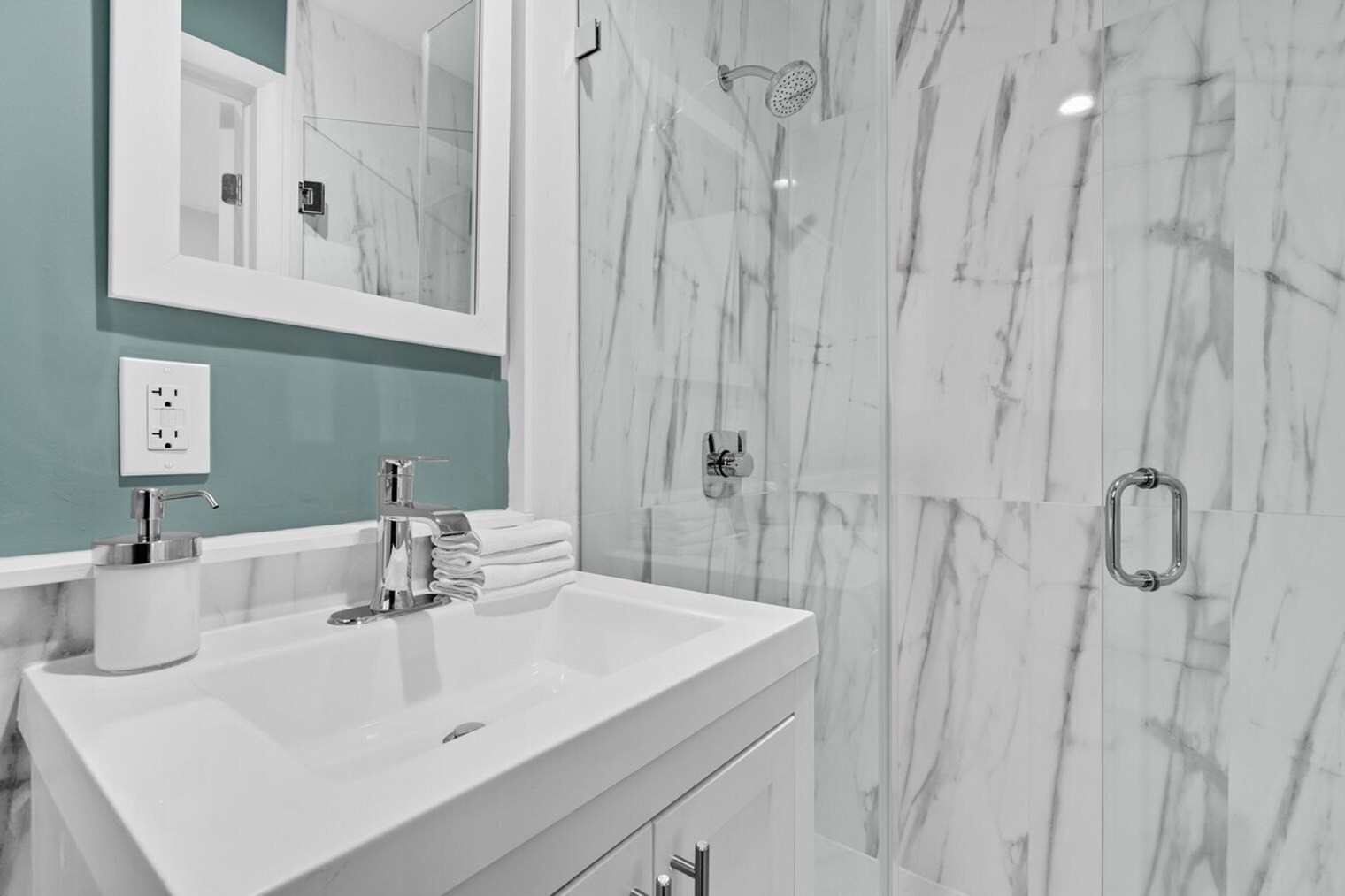 Building Photo - 1481 Bay Rd
