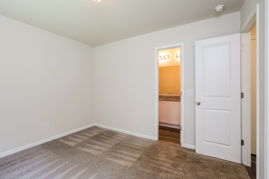 Building Photo - 208 Saddle Brooke Trce