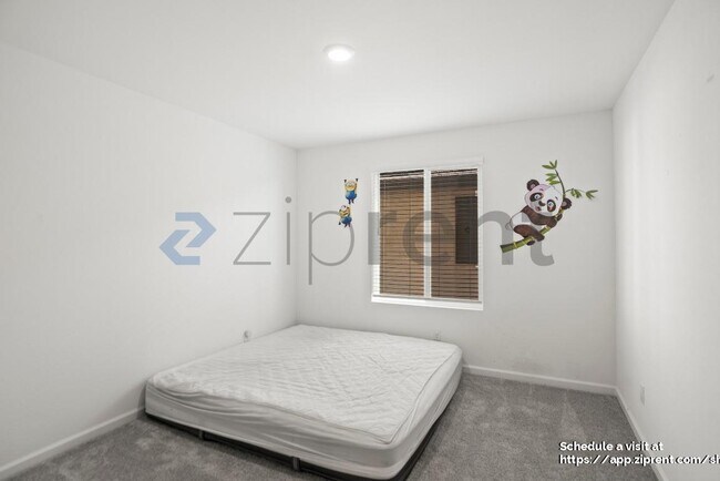 Building Photo - 861 Pipit St