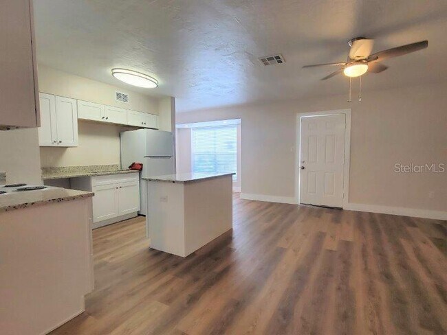 Building Photo - 2472 Picnic St