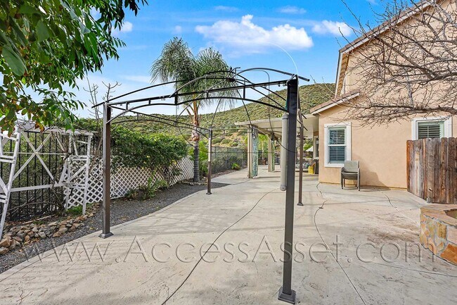 Building Photo - Stunning 5 Bed/3 Bath Home with Pool in Menifee!