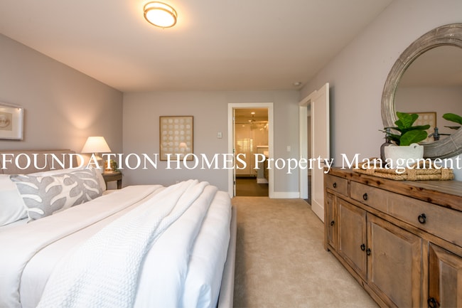Building Photo - Top Floor 2BD/2BA Waterfront Luxury in Greenwood Cove!  Pool!  Parking!  FOUNDATION