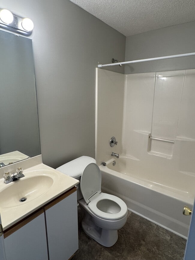 Building Photo - 1304 Wyngate Dr