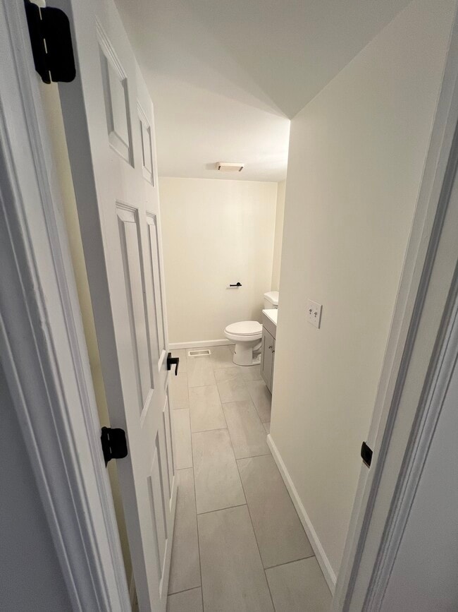 Building Photo - 666 Mariner Dr