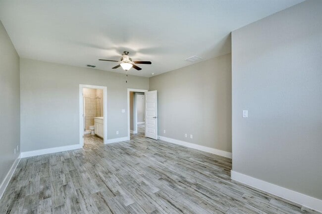 Building Photo - 438 Parkline Dr