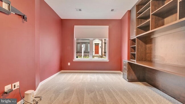 Building Photo - 513 Riversail Ln