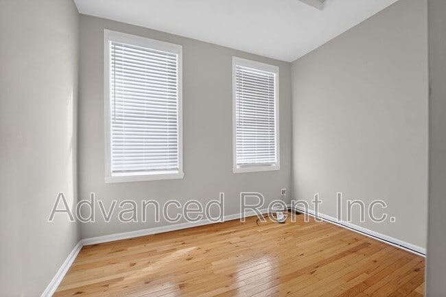 Building Photo - 611 Grundy St