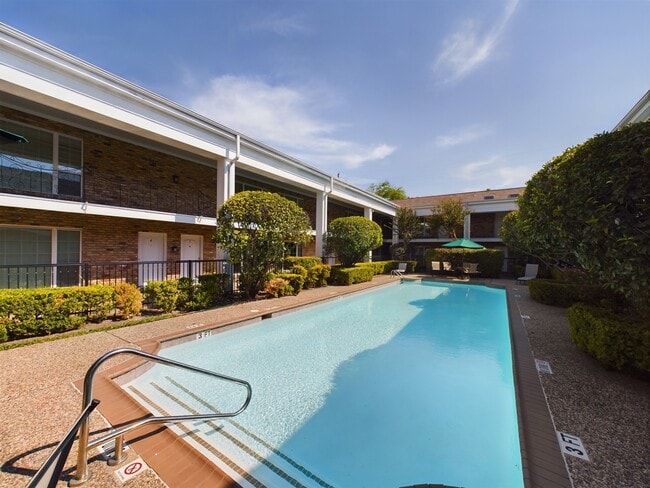 Building Photo - 5333 Richmond Ave.