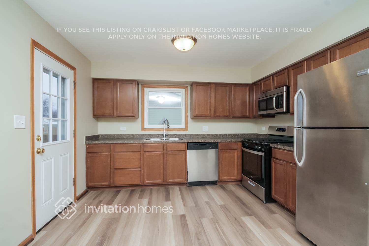 Building Photo - 150 E Winthrop Ave