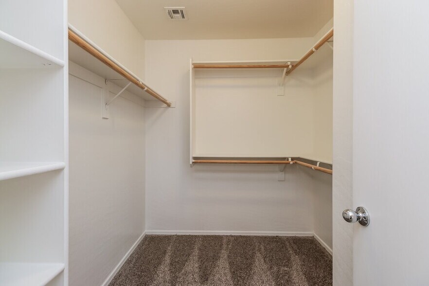 Building Photo - 2415 W Wrangler Way