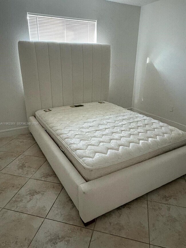 Building Photo - 14830 Naranja Lakes Blvd