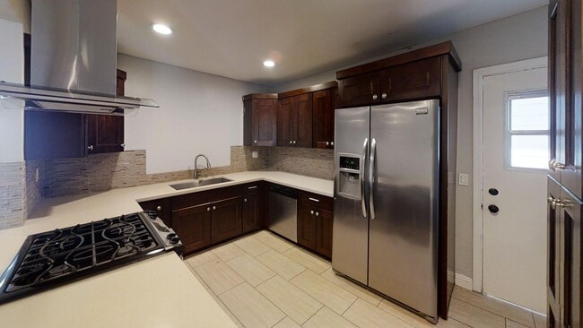 Building Photo - 5325 E Falls View Dr
