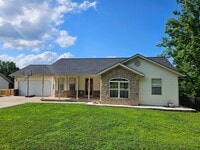 Building Photo - 15630 Top Dr
