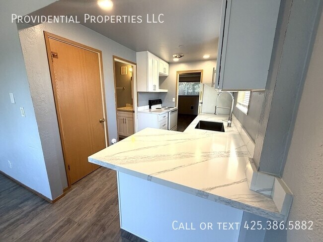 Building Photo - 1122 Lafayette St S