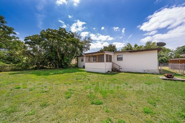 Building Photo - 5601 Andora St