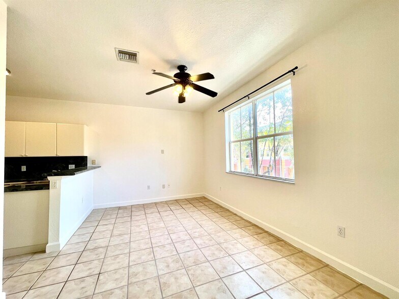 Building Photo - 1119 Shoma Dr