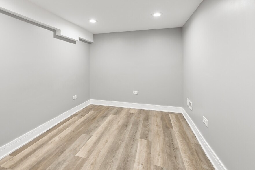 Building Photo - 4624 N Springfield Ave