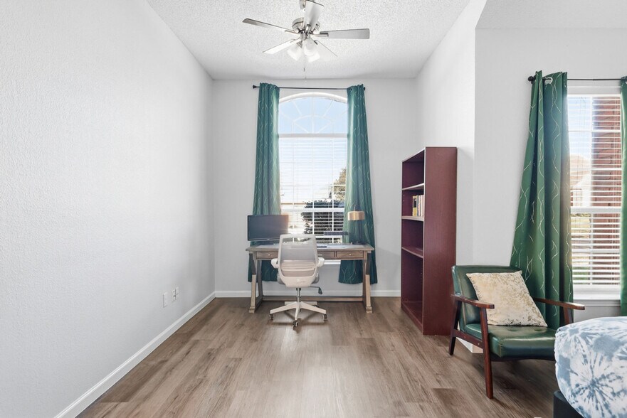 Building Photo - 10217 Napa Valley Dr