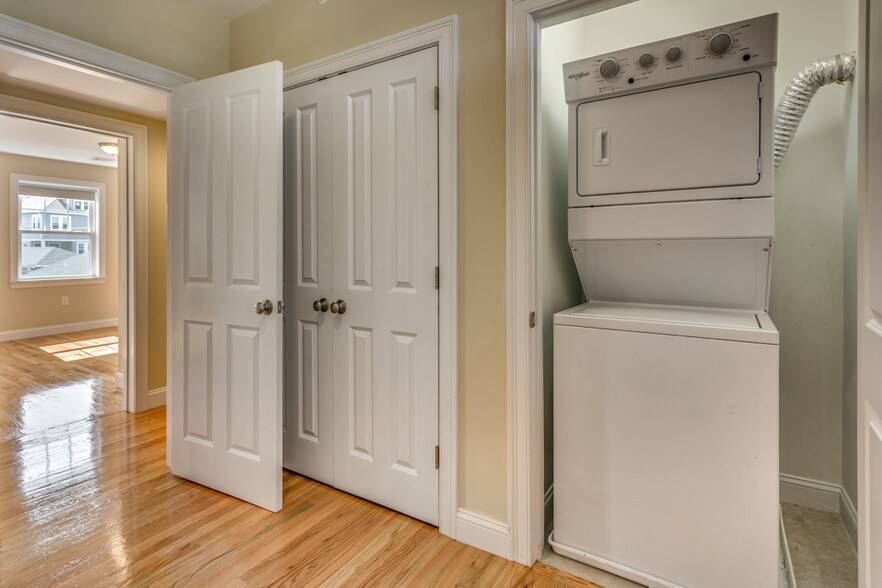 Building Photo - 249 Washington St