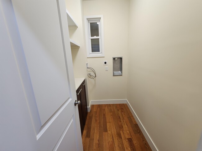 Building Photo - 203 Custer Ave