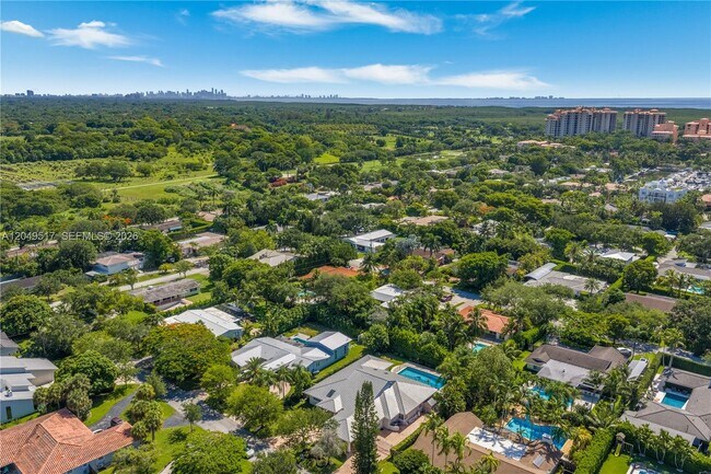 Building Photo - 14601 Pompano Dr