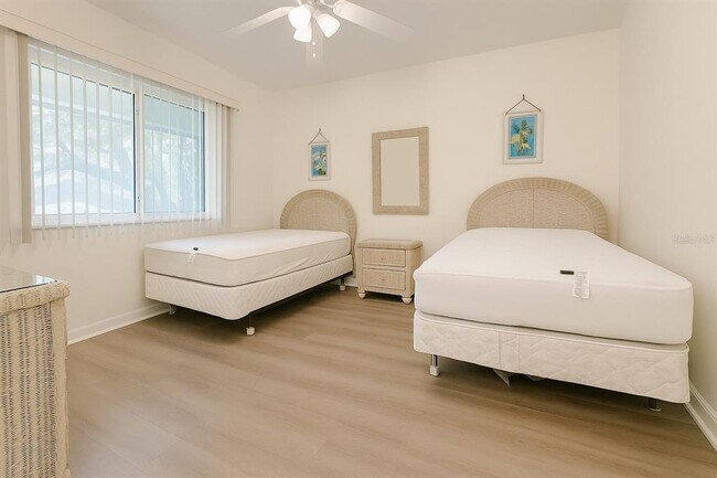 Building Photo - 2124 N Tamiami Trl