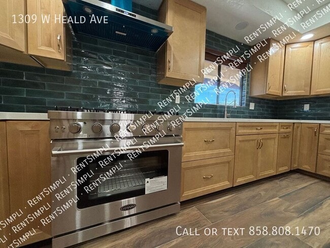 Building Photo - 1309 W Heald Ave