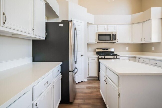 Building Photo - 8027 Oceanside Dr