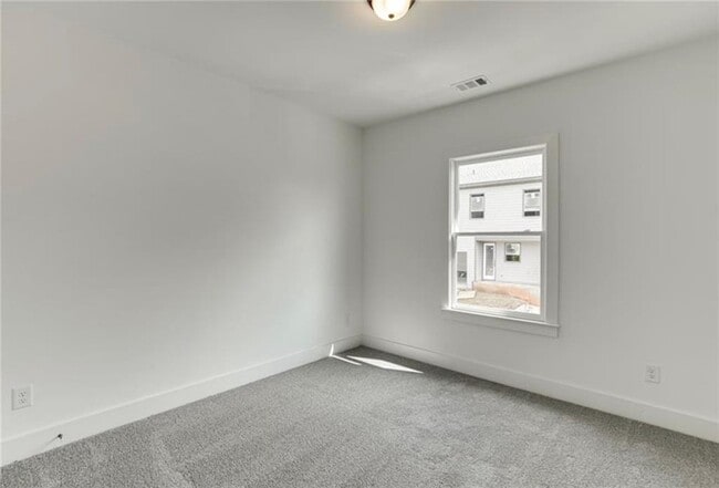 Building Photo - 5603 W Pine St