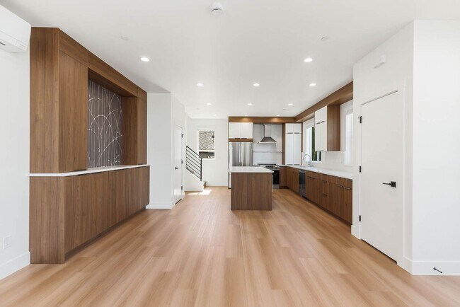 Building Photo - 108 6th St South