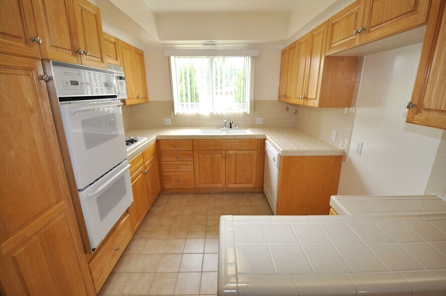 Building Photo - 14706 Dickens St