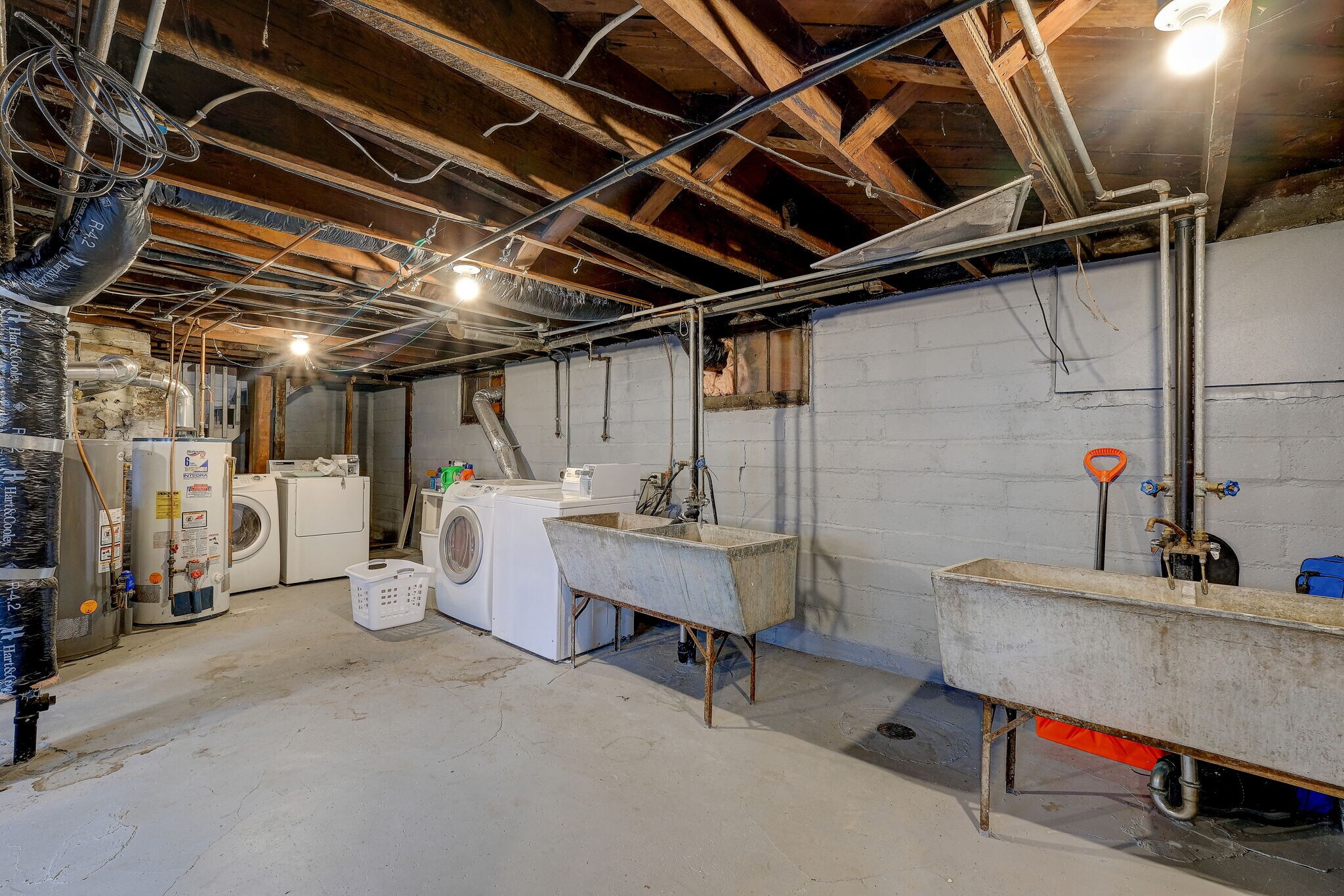 Building Photo - 832 Dayton Ave