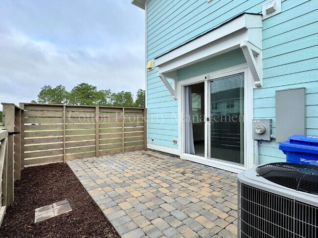 Building Photo - 4732 Siddons Dr