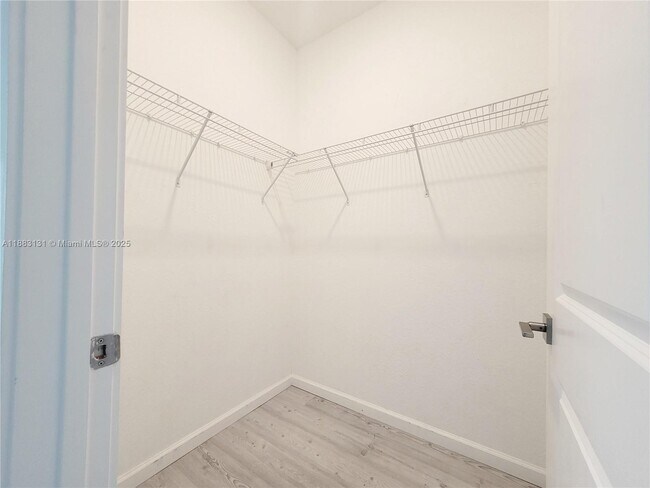 Building Photo - 541 NE 4th Ln