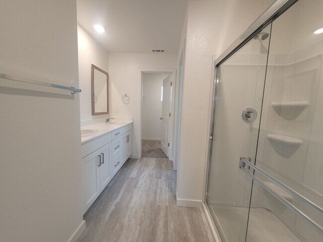 Building Photo - Brand new home in Roseville