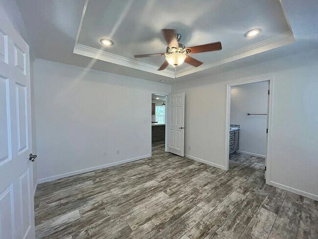 Building Photo - 608 Elephant Way