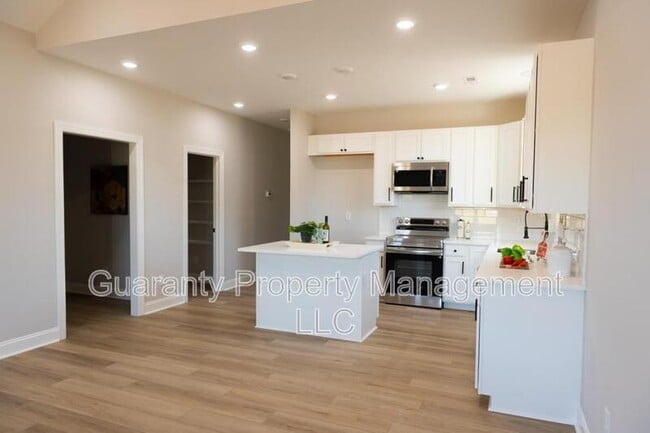 Building Photo - 99 St Matthews Rd