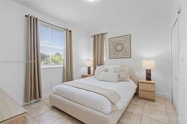 Building Photo - 2731 SE 17th Ave