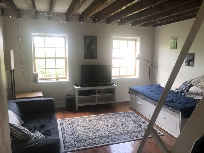 Building Photo - 1133 Pine St