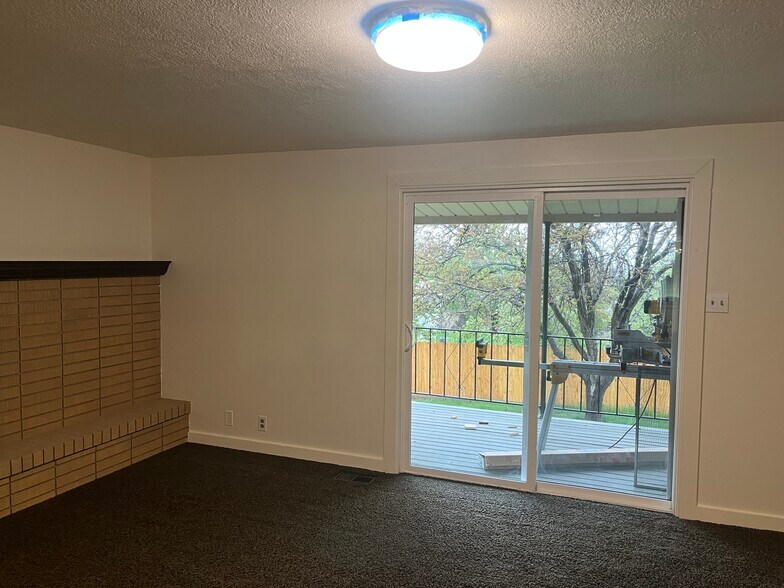 Building Photo - 697 N 1020 E